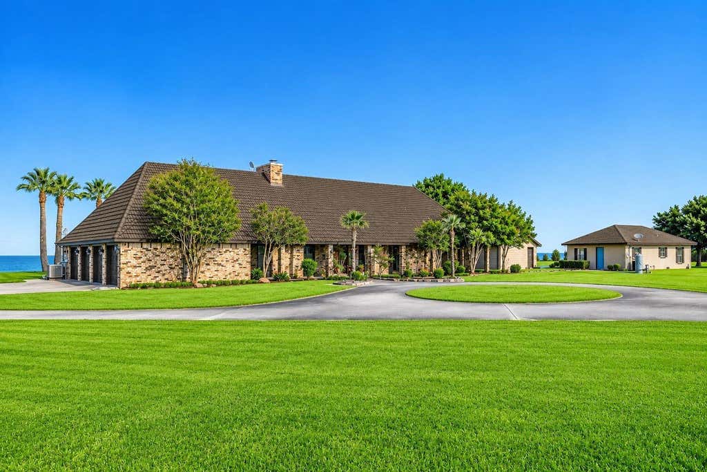 Photo of 11212 Cedar Gully Road, Beach City, TX 77523 (MLS # 18104784)