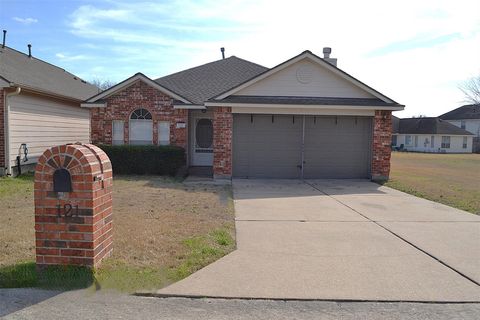Photo of 121 Golfview Drive, Conroe, TX 77356 (MLS # 96124114)