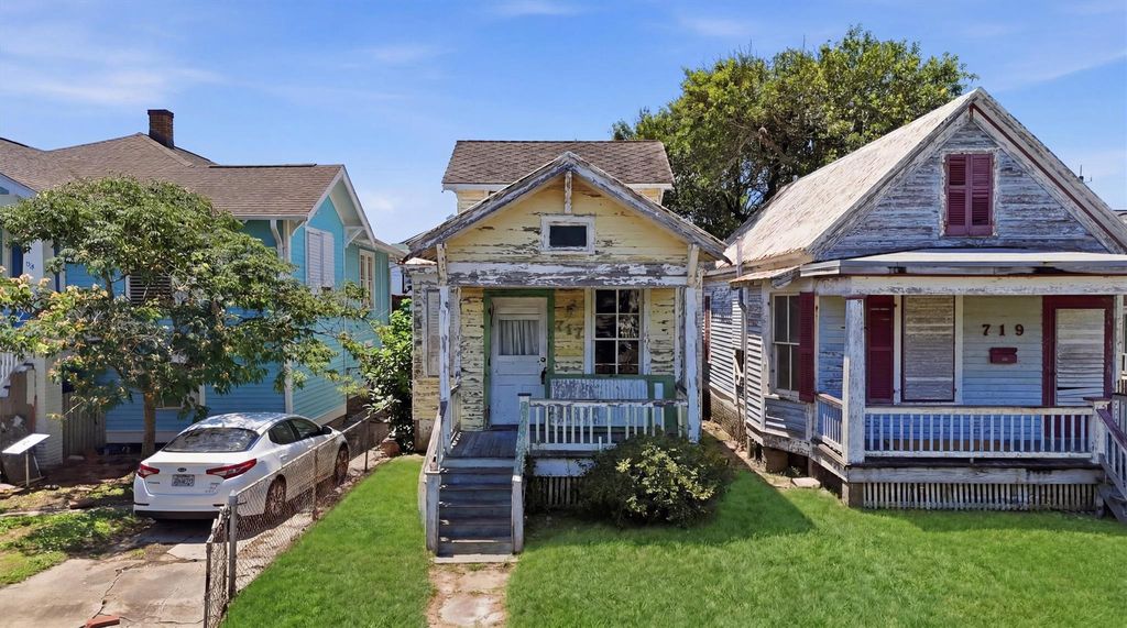 Photo of 717 Sealy Street, Galveston, TX 77550 (MLS # 4936637)