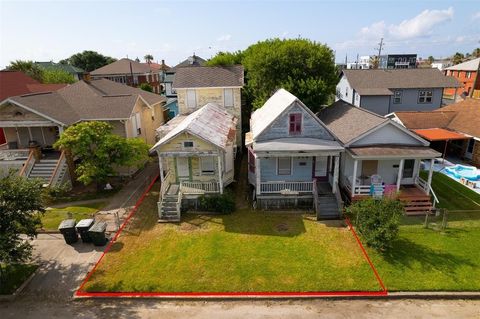 Photo of 717 And 719 Sealy Street, Galveston, TX 77550 (MLS # 4936637)