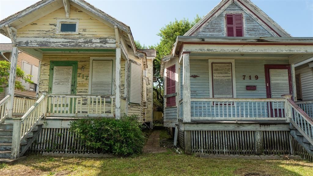 Photo of 717 Sealy Street, Galveston, TX 77550 (MLS # 4936637)
