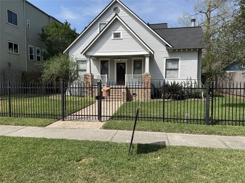 Photo of 2009 Arlington Street, Houston, TX 77008 (MLS # 61823669)