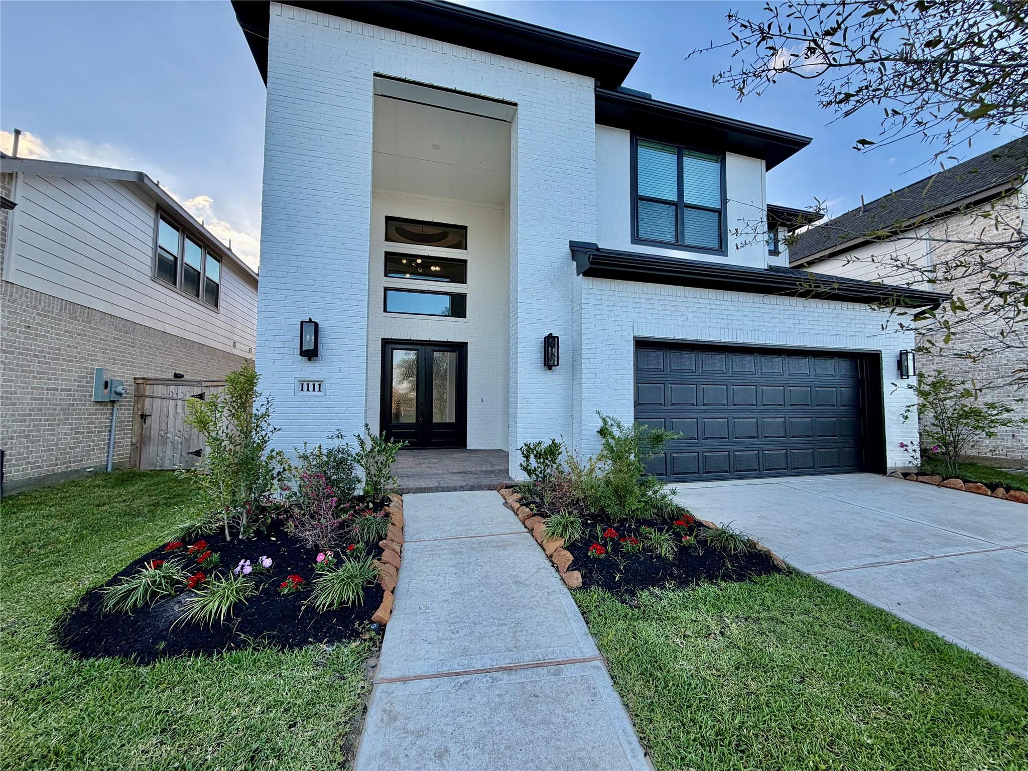 1111 Luna Drive