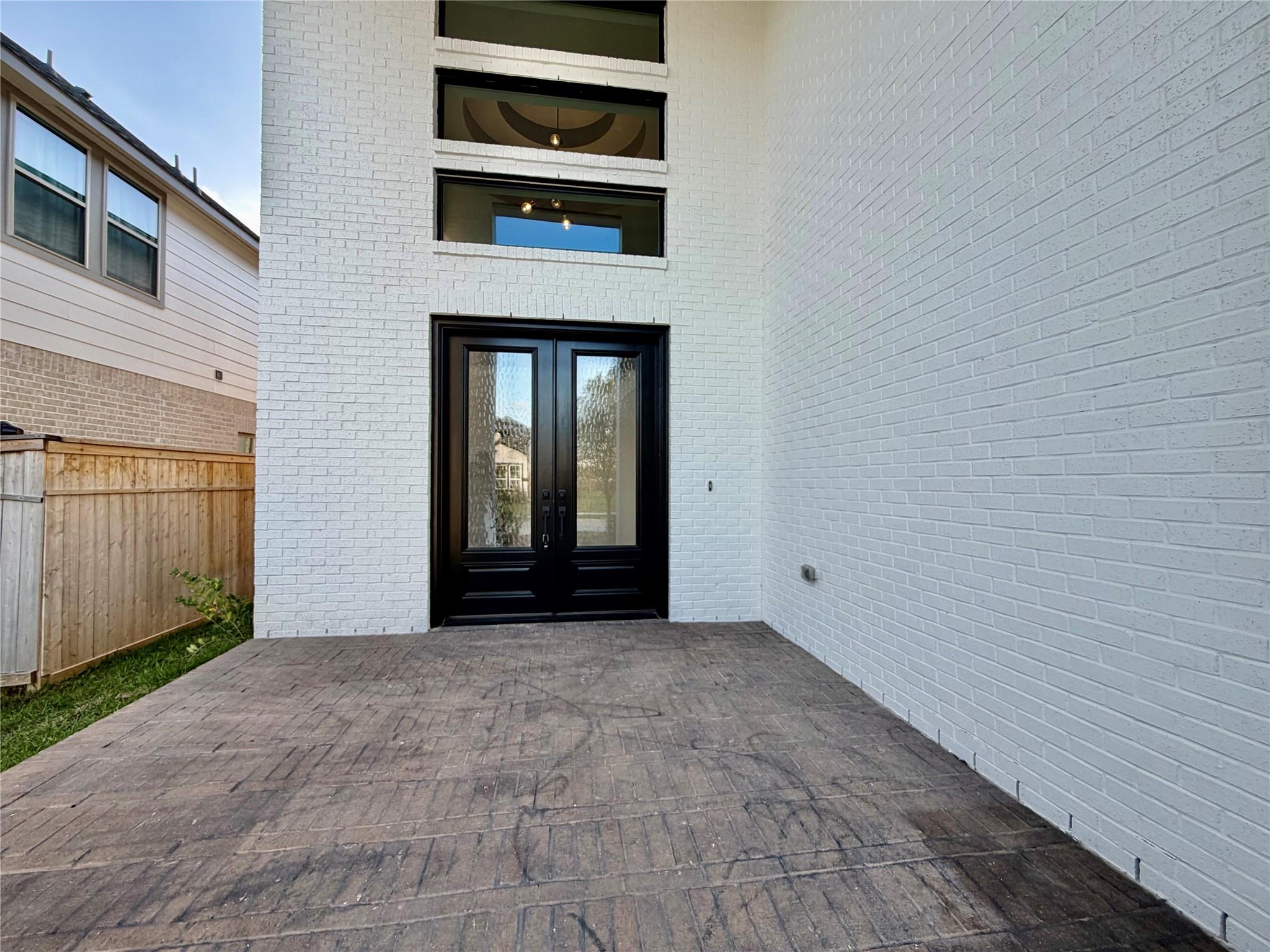 1111 Luna Drive