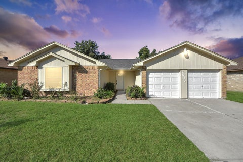 Photo of 7627 Shoshone Drive, Baytown, TX 77521 (MLS # 21349655)