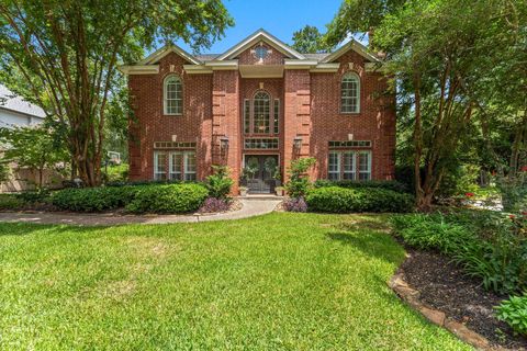 Photo of 18 N Highland Court, The Woodlands, TX 77381 (MLS # 31671688)
