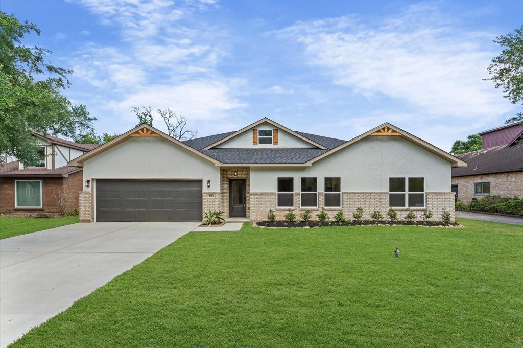 Photo of 1618 Lake Bluff Drive, El Lago, TX 77586 (MLS # 95217817)