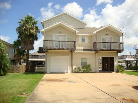 Photo of 1406 Lotus Drive, Tiki Island, TX 77554 (MLS # 15114671)