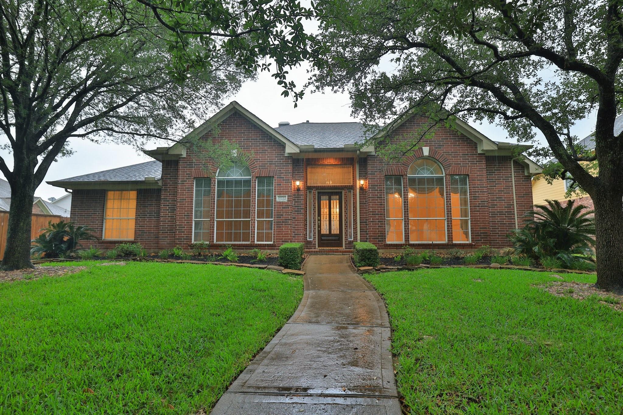 17222 Leeside Drive