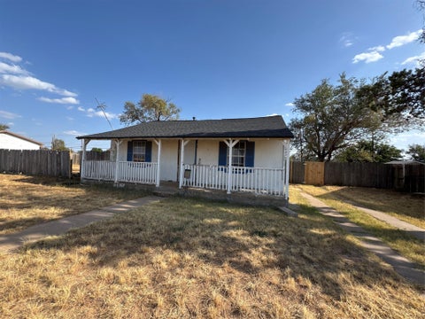 Homes For Sale - 506 E Ursuline Street<br/> Lubbock, TX 79403