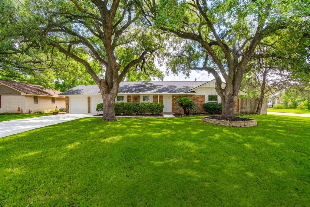 Photo of 13227 James Lane, Stafford, TX 77477 (MLS # 91741861)