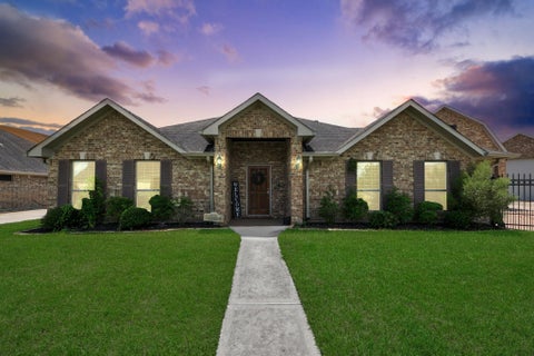Homes For Sale - 6702 Falcon Ridge<br/> Manvel, TX 77578