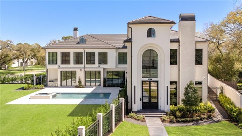 Photo of 5517 Sturbridge Drive, Houston, TX 77056 (MLS # 97098240)