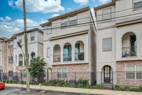 Photo of 5230 Schuler Street, Houston, TX 77007 (MLS # 43564200)