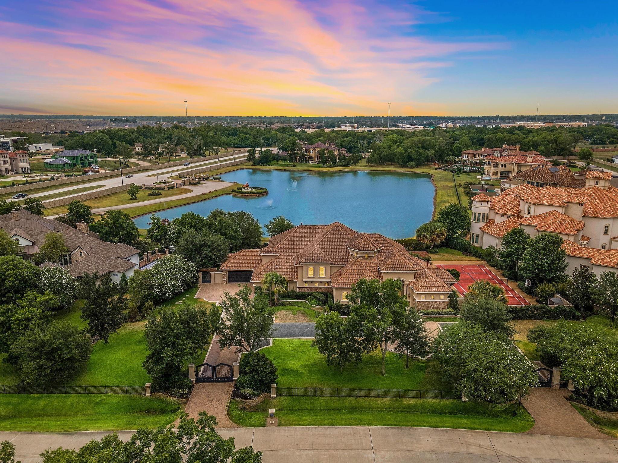 12 Retreat Boulevard