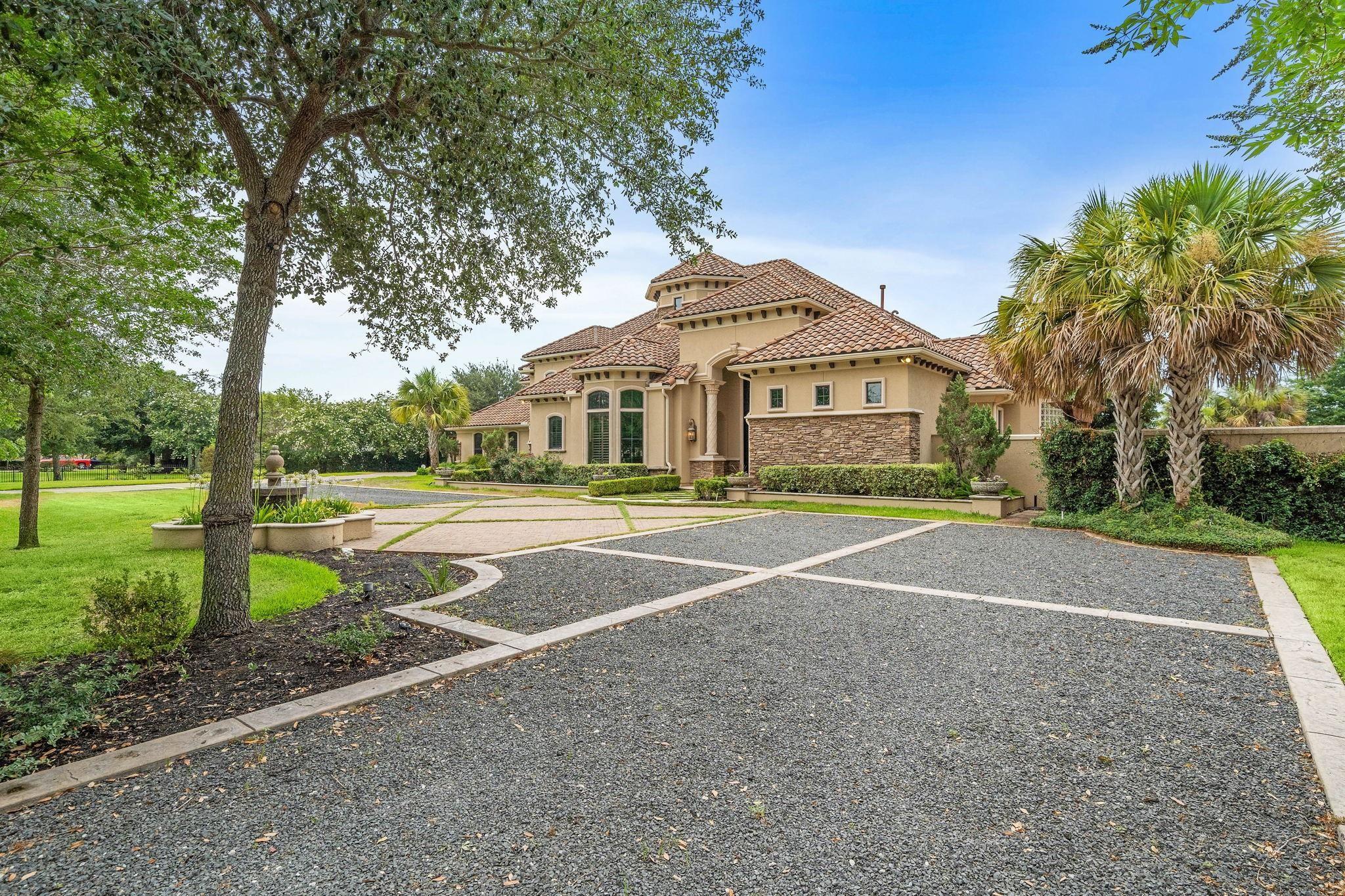 12 Retreat Boulevard