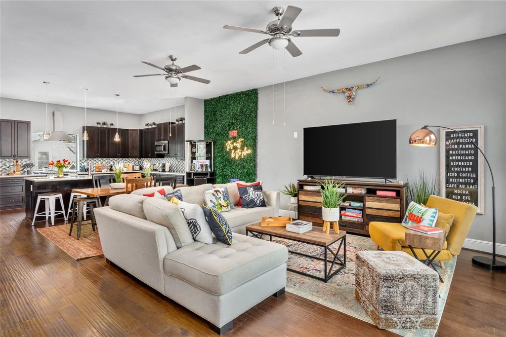 Photo of 2104 Webster Street, Houston, TX 77003 (MLS # 21402932)