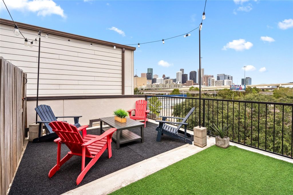 Photo of 2104 Webster Street, Houston, TX 77003 (MLS # 21402932)