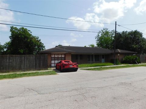 Photo of 7923 Sunbury Street, Houston, TX 77028 (MLS # 15554331)