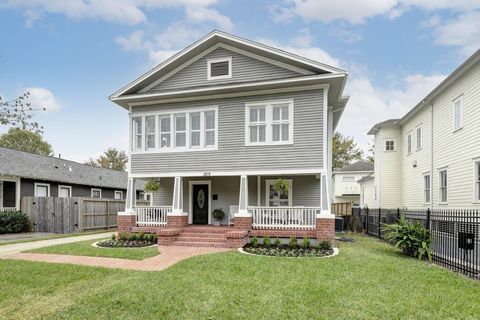 Photo of 1819 Oxford Street, Houston, TX 77008 (MLS # 74348472)