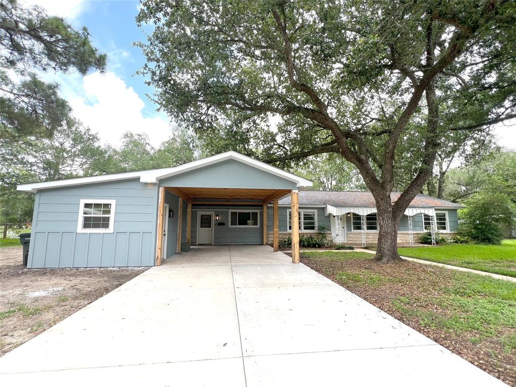 Photo of 2206 Nancy Lou Street, El Campo, TX 77437 (MLS # 33534436)