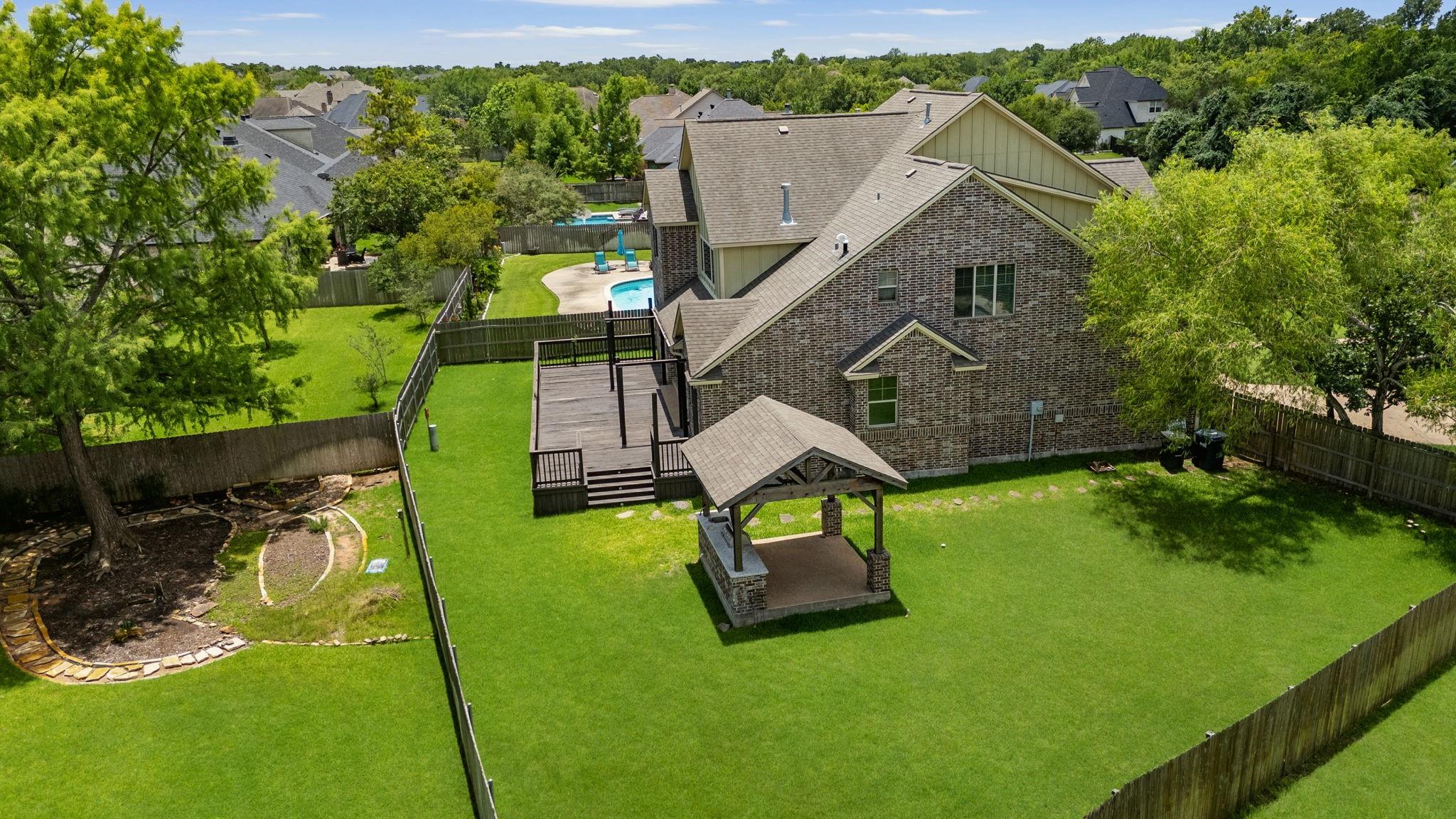 2136 Rockcliffe Loop