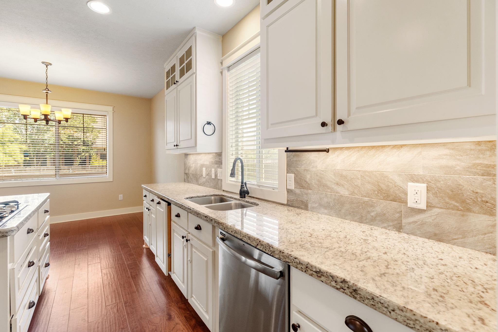 2136 Rockcliffe Loop