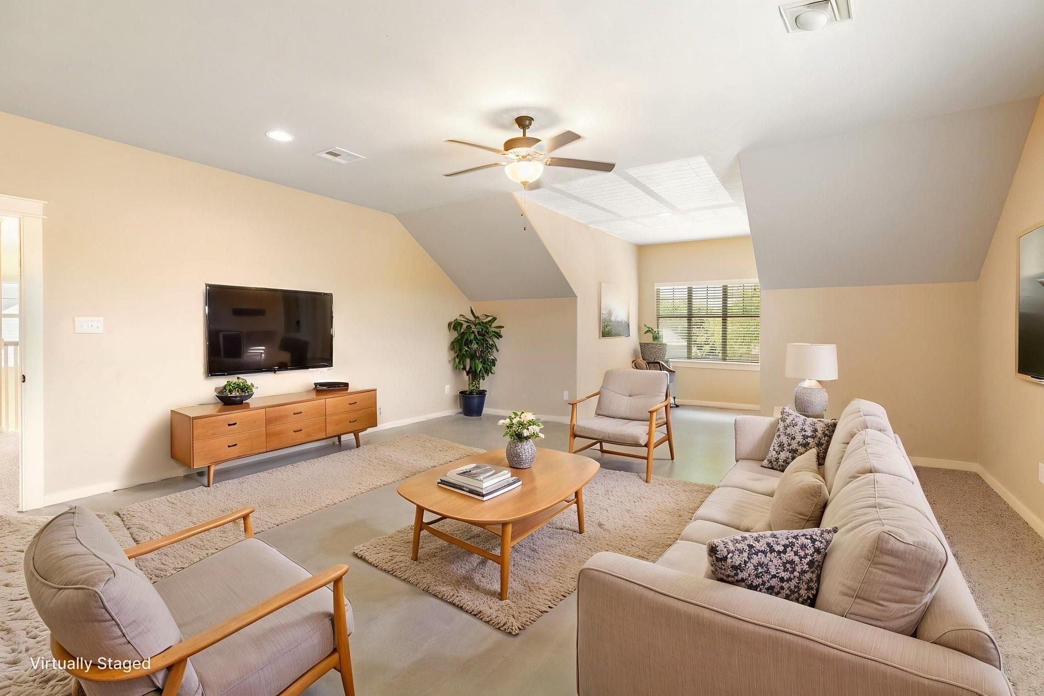 2136 Rockcliffe Loop