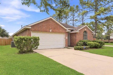 Photo of 2002 Roaring Springs Drive Dr, Pearland, TX 77584 (MLS # 68336461)