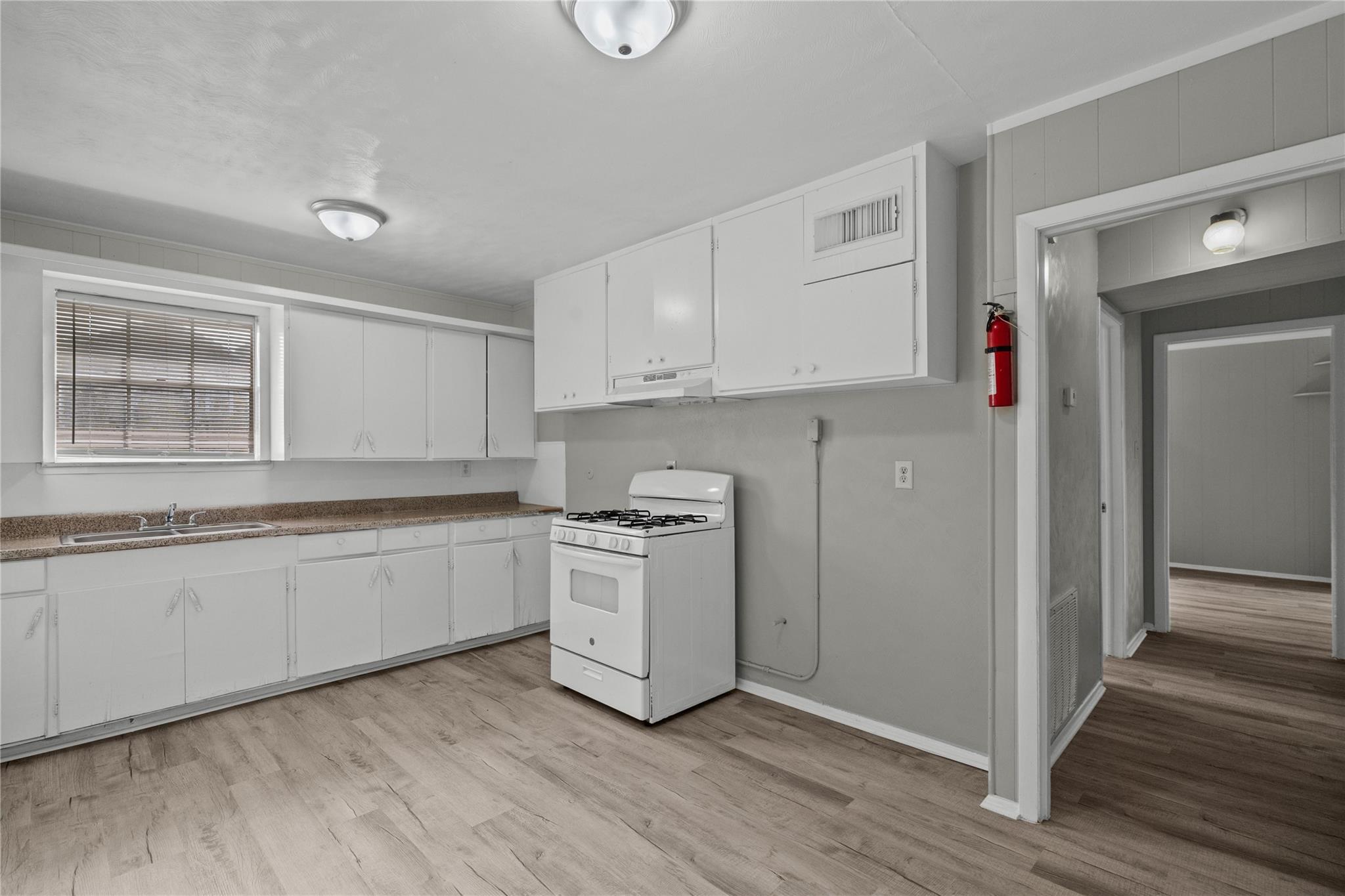 2729 Main Street 3