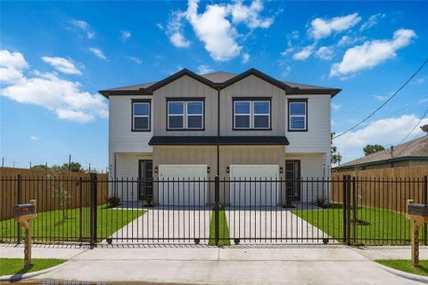 Photo of 4630 Edfield Street #B, Houston, TX 77033 (MLS # 75531703)