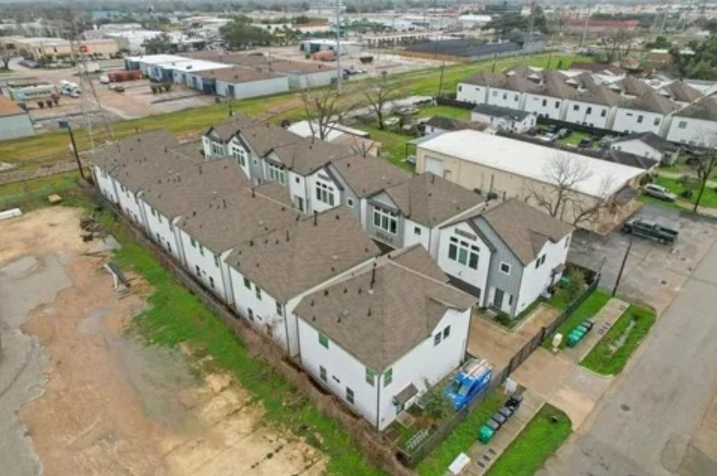 Photo of 5714 Gardendale Drive, Houston, TX 77092 (MLS # 24429635)