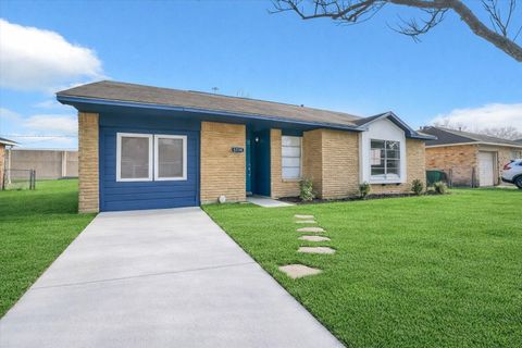 Photo of 5734 Arthington Street, Houston, TX 77053 (MLS # 48445062)