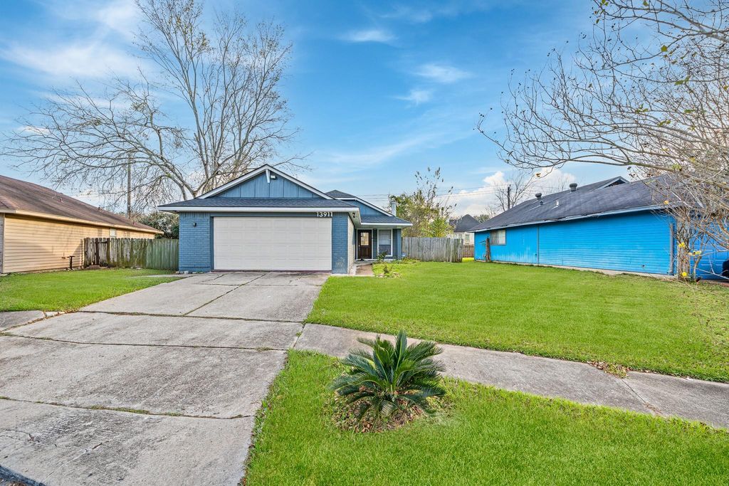 Photo of 13911 Clear Forest Drive, Sugar Land, TX 77498 (MLS # 76965145)