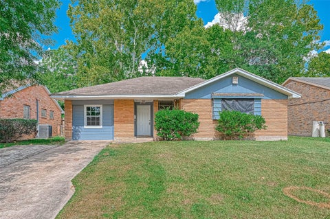 Photo of 14427 Campden Hill Road, Houston, TX 77045 (MLS # 16663650)