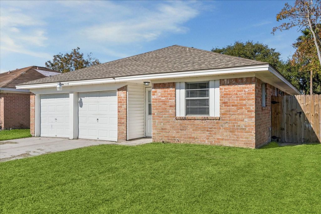 Photo of 1808 Wren Drive, League City, TX 77573 (MLS # 29951346)