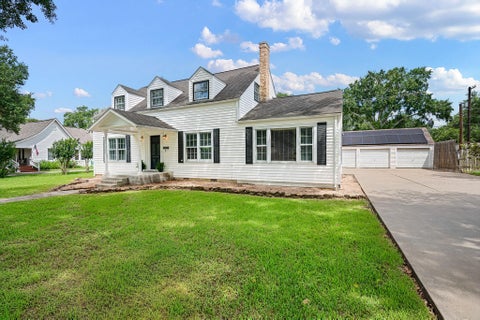 Homes For Sale - 1008 Heights Avenue<br/> Wharton County, El Campo, TX 77437