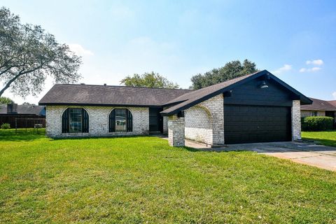 Photo of 8434 Gulfwood Lane, Houston, TX 77075 (MLS # 28957412)