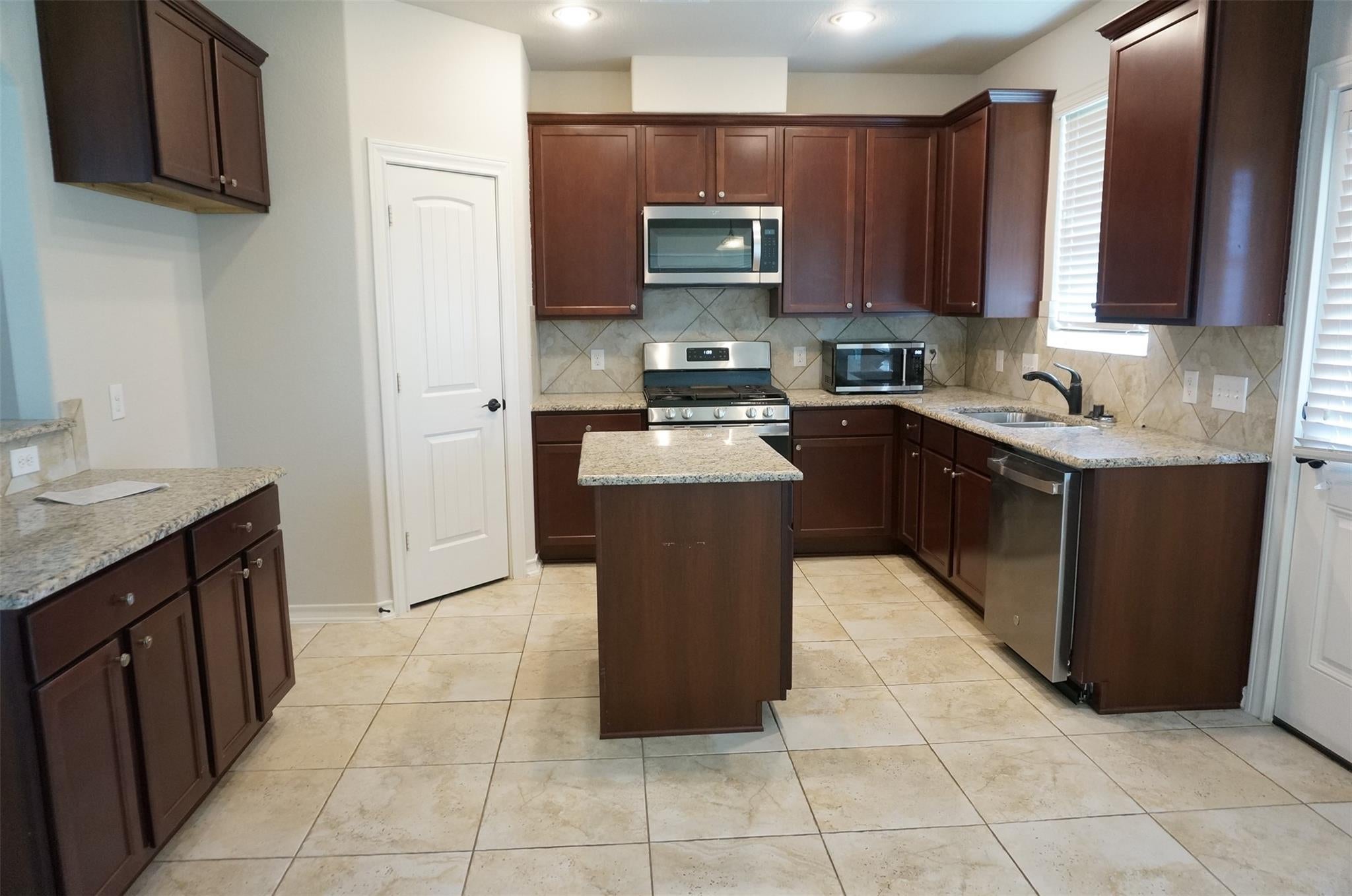 3539 Christopher Dr
