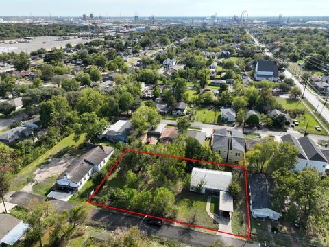 Photo of 416 Calloway Street, Houston, TX 77029 (MLS # 29802654)