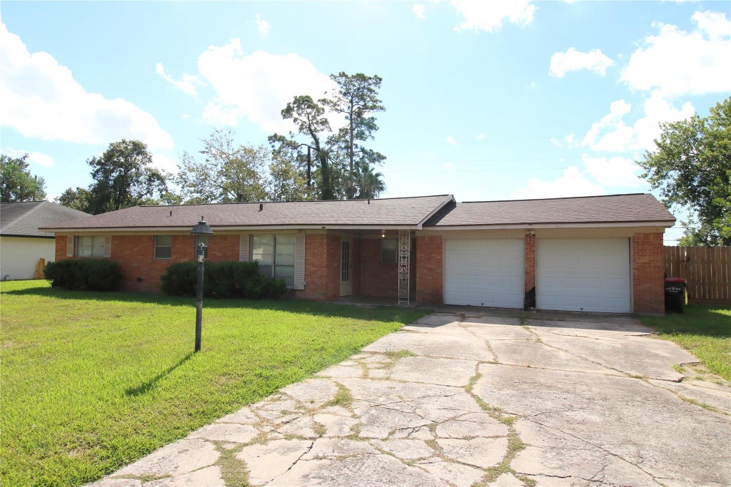 Photo of 111 Staples Drive, Baytown, TX 77523 (MLS # 35021232)
