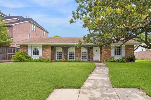 Photo of 4410 Ingersoll Street, Houston, TX 77027 (MLS # 87845322)