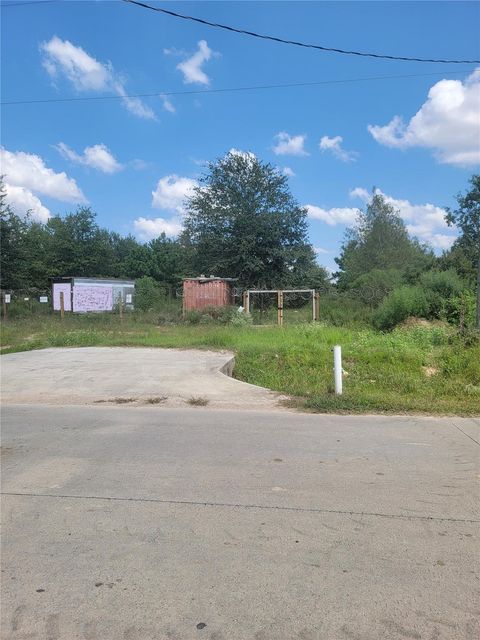 Photo of 1153 County Road 3556, Cleveland, TX 77327 (MLS # 40222090) Photo of 1153 County Road 3556, Cleveland, TX 77327 (MLS # 40222090)