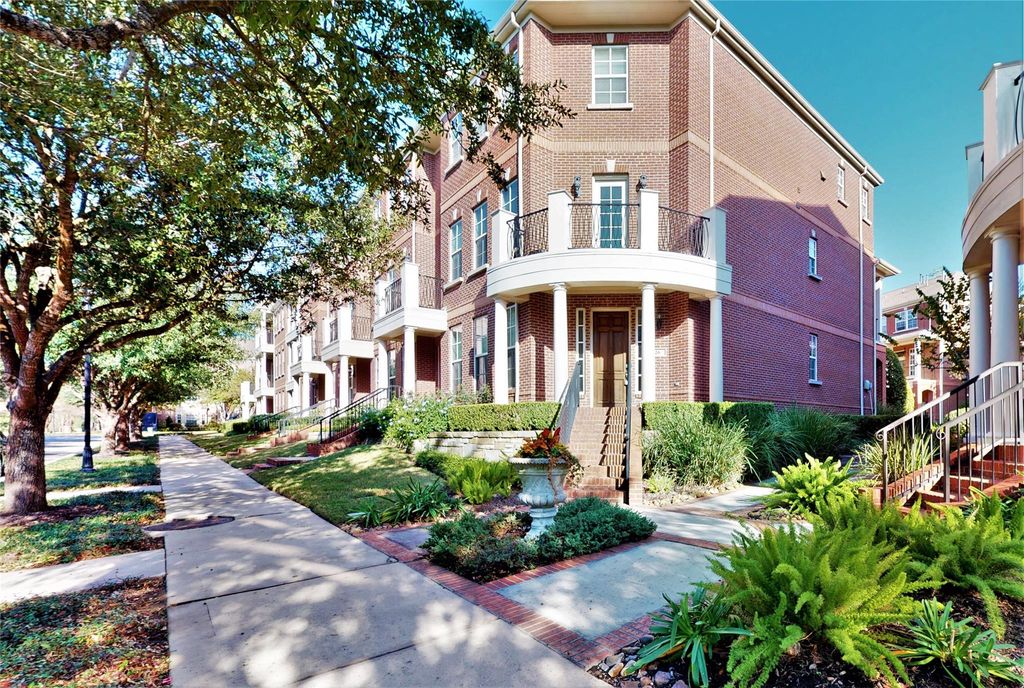 Photo of 26 Islewood Boulevard, The Woodlands, TX 77380 (MLS # 37443729)