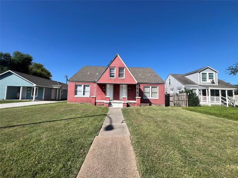 Photo of 514 10th Avenue N, Texas City, TX 77590 (MLS # 81831088)