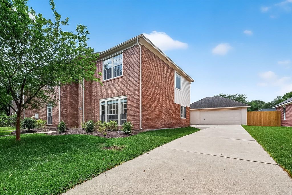 Photo of 1915 Sandy Schoals Dr, League City, TX 77573 (MLS # 8767727)