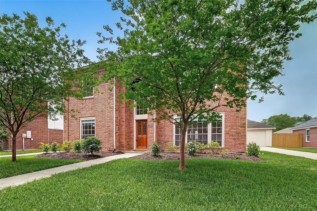 Photo of 1915 Sandy Schoals Dr, League City, TX 77573 (MLS # 8767727)