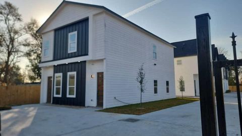 Photo of 5130 Clover Street #A/B, Houston, TX 77033 (MLS # 27773402)