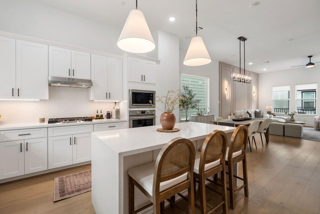 Photo of 857 Fisher Street #F, Houston, TX 77018 (MLS # 95227583)