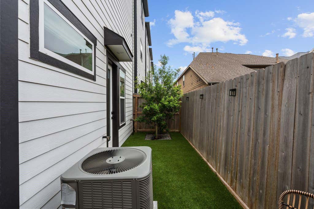 Photo of 857 Fisher Street #F, Houston, TX 77018 (MLS # 95227583)